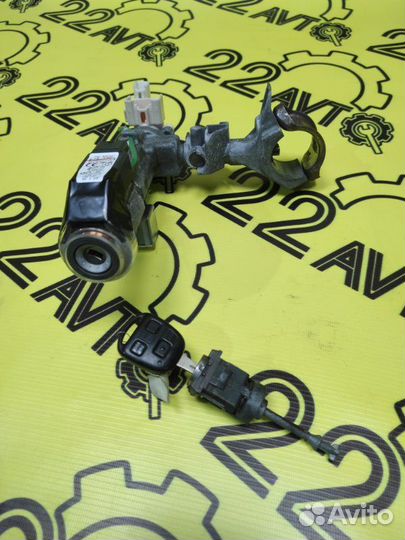 Замок зажигания с личинкой Toyota Harrier GSU30