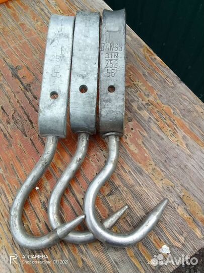 Крюки для полутуш Din