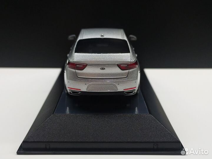 1:43 Kia K7 Silver