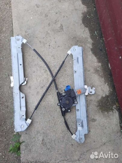 Стеклоподёмник перед.левый на infiniti QX56 Z62
