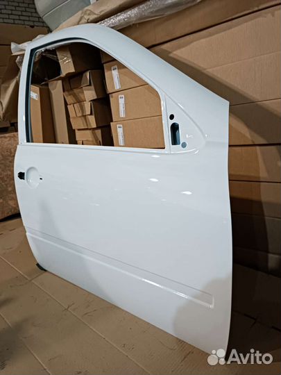 Дверь ваз granta, kalina правая передняя белый