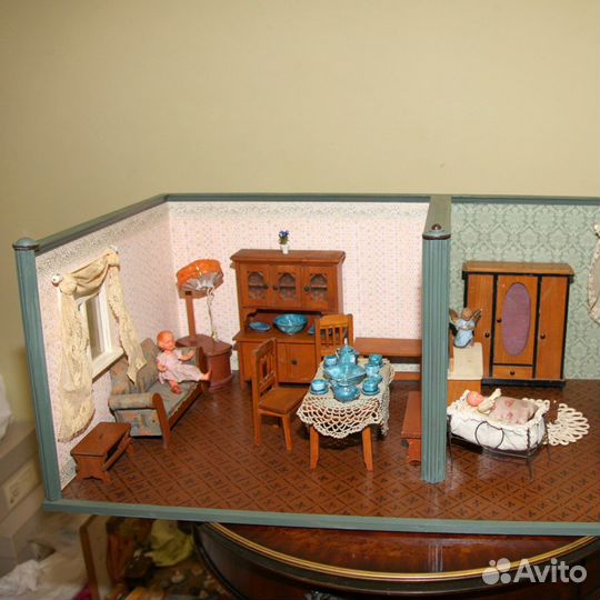 Антикварная немецкий кукольный домик