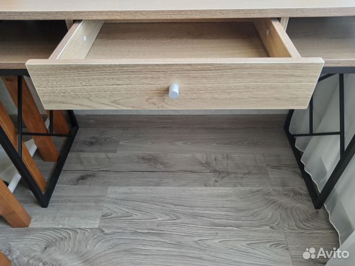 Письменный стол