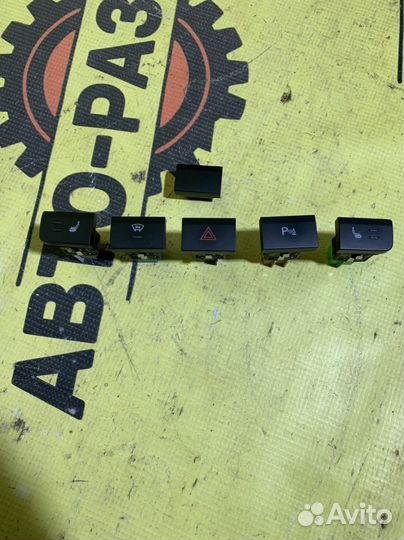 Кнопки подогрева сиденья и аварийки VW Polo 5