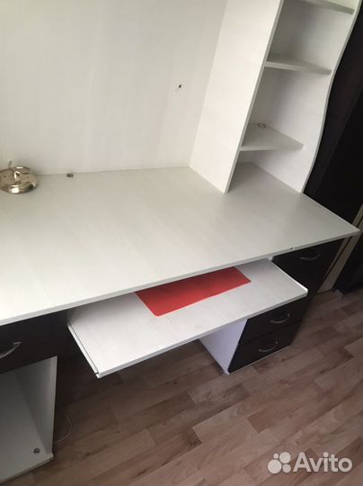 Письменный стол