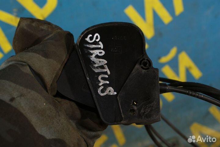 Ручка трос капота Chrysler Stratus