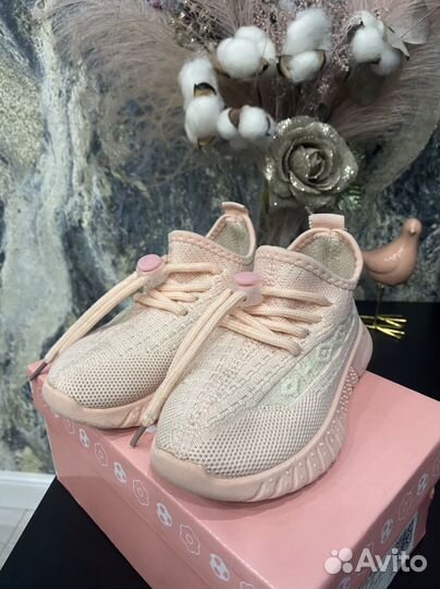 Кроссовки для девочки