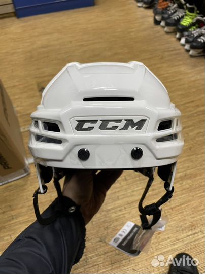 Хоккейный шлем