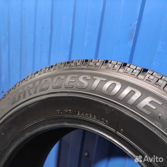Bridgestone Blizzak VRX 215/65 R16