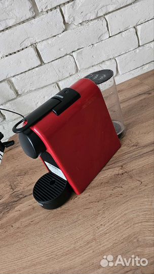 Кофемашина капсульная De'Longhi Nespresso, красный