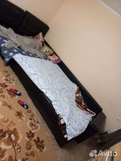 Кожаный диван бу