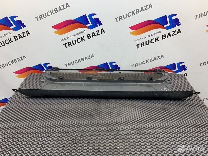 1865181 Накладка бампера центральная