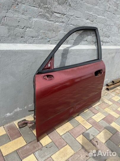 Дверь передняя левая Mitsubishi Carisma 1.6