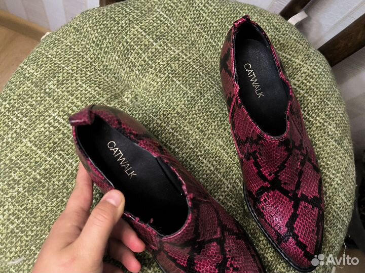 Казаки женские 36 размер змеиный принт