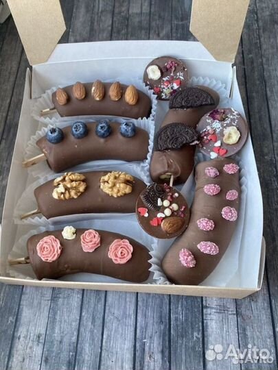 Бананы и маршмэллоу в шоколаде, букет из конфет