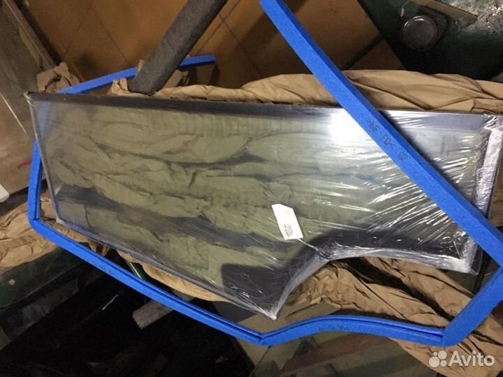 Стекло дверное нижнее Komatsu