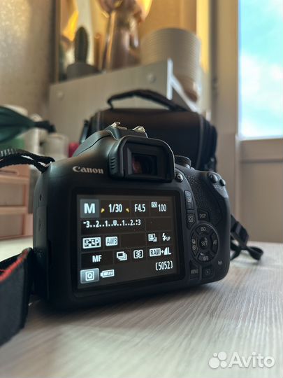 Фотоаппарат Canon 2000d