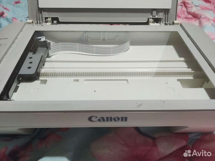 Принтер цветной Canon в рабочем состоянии