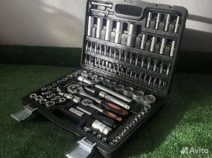 Набор ключей и головок