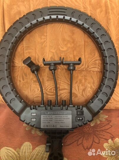 Кольцевая лампа LEO RL-18