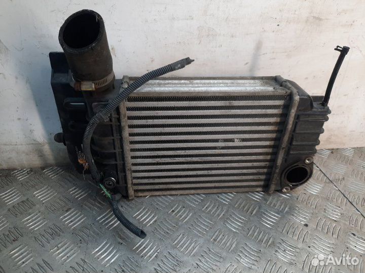 Интеркулер Toyota Yaris хэтчбэк 5 дв. 1.4 2007