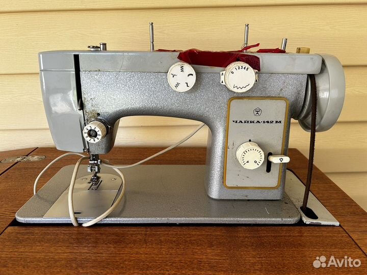 Швейная машинка чайка 142м