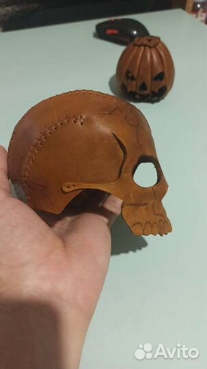 Череп из натуральной кожи
