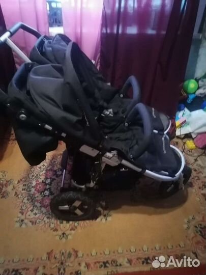 Коляска для двойни bumbleride
