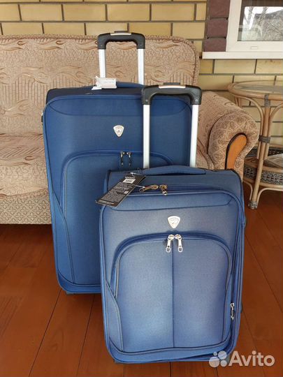 Чемодан на колесах новый