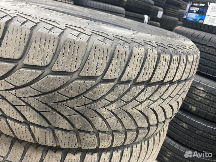 Goodyear UltraGrip Ice 2 215/55 R17 98T