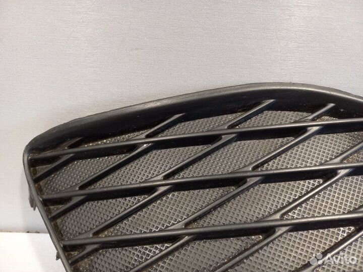 Накладка противотуманной фары правая Toyota