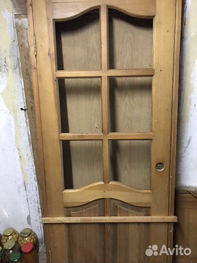 Продаю деревянную дверь