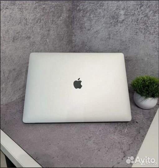 Macbook pro 16 2019 i9 1tb Silver