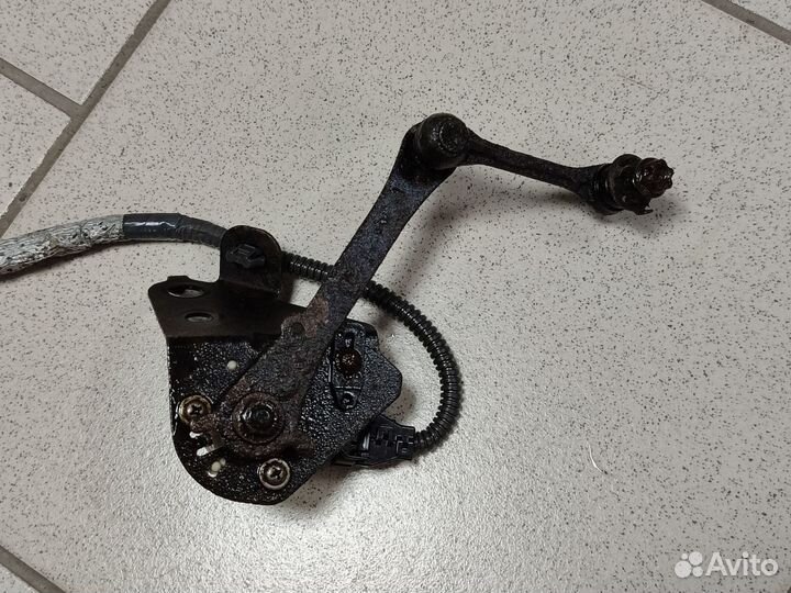 Датчик высоты дорожного просвет задний левый LC200