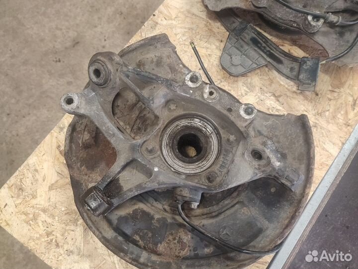 Мерседес W211 задний кулак