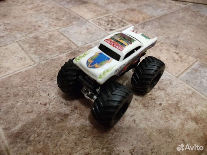 Машина хот-вилс бугфут