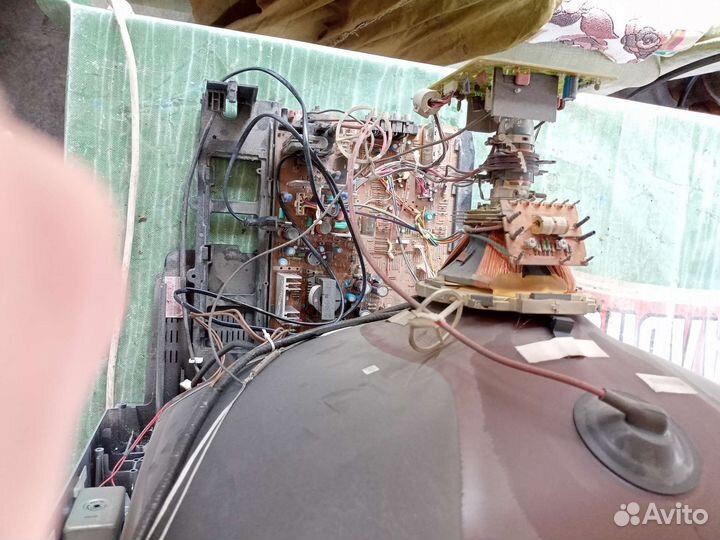 Два телевизора Sharp на запчасти