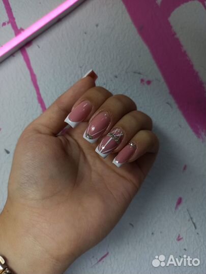 Модель на маникюр