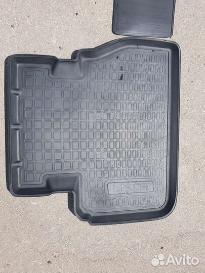 Продаю комплект резиновых ковров для Шевроле Эпика