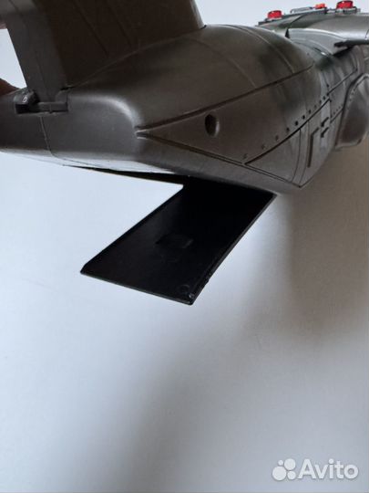 Большой самолет военный грузовой транспортный