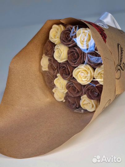 Букет - 19 Роз из Белого и Молочного Шоколада