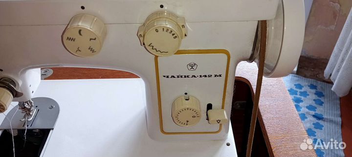Швейная машинка чайка 142м