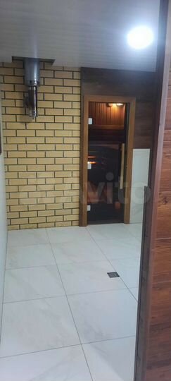 Коттедж 240 м² на участке 10 га