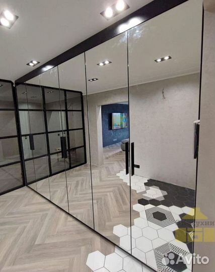 Шкаф с зеркалом