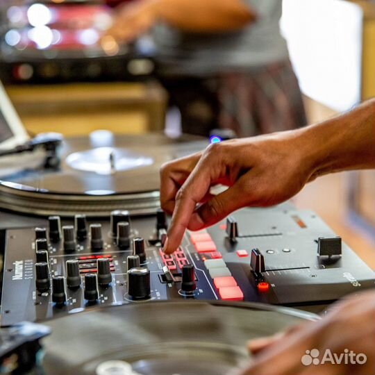 Микшерный пульт Numark Scratch