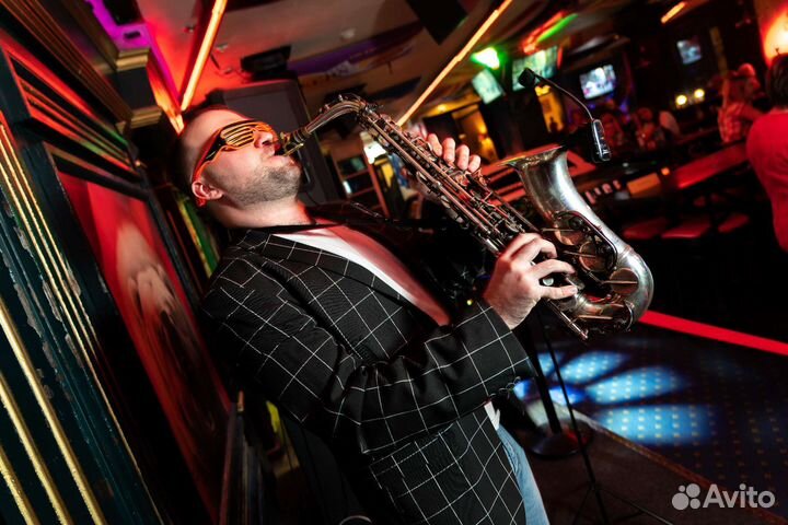 Саксофонист,вокалист