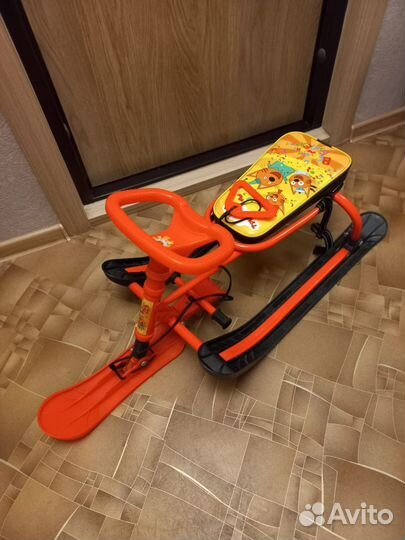 Детский снегокат со спинкой