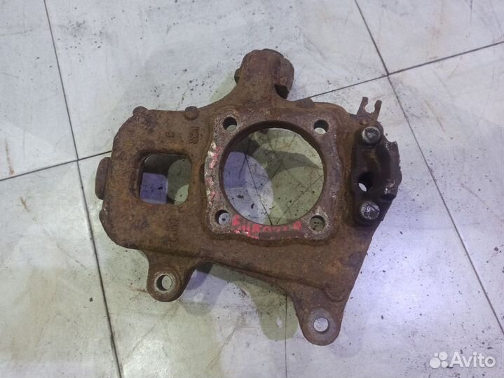 Кулак задний правый Ниссан