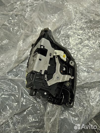 Замки под доводчики BMW G30 G05 G06 G07 G12