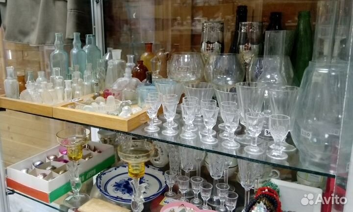 Пузырьки. пробки. рюмки мухи. Лафитники. аптека. К